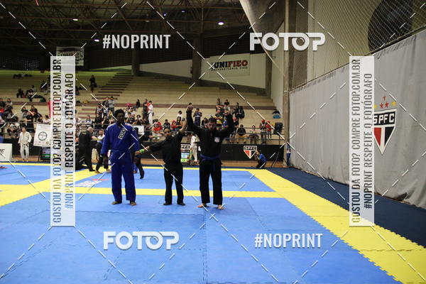 Buy your photos of the eventfight friends on Fotop
