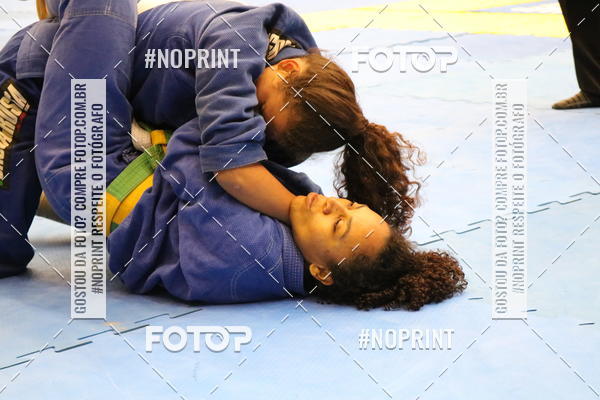 Buy your photos of the eventfight friends on Fotop