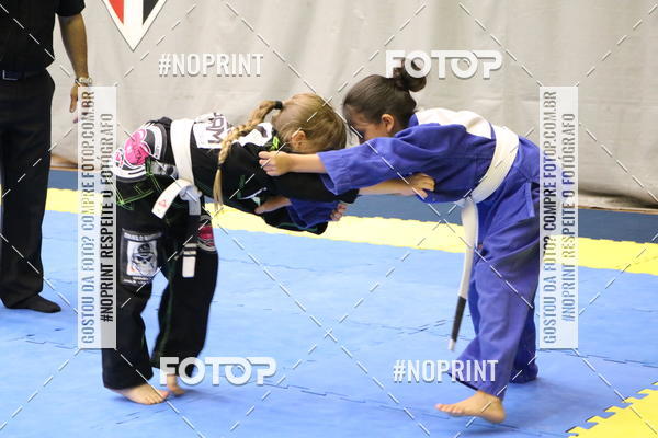 Buy your photos of the eventfight friends on Fotop