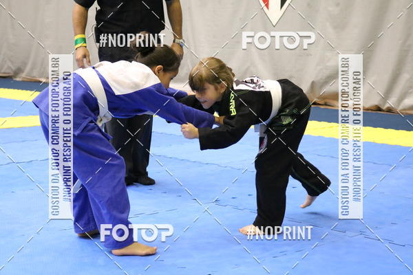 Buy your photos of the eventfight friends on Fotop