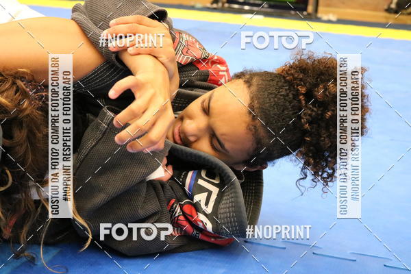 Buy your photos of the eventfight friends on Fotop