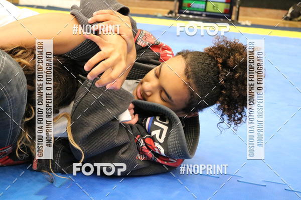 Buy your photos of the eventfight friends on Fotop