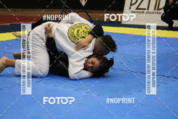 Buy your photos of the eventfight friends on Fotop