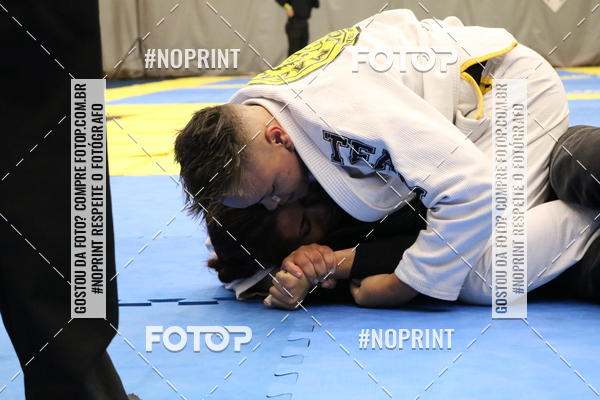 Buy your photos of the eventfight friends on Fotop