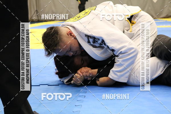 Buy your photos of the eventfight friends on Fotop