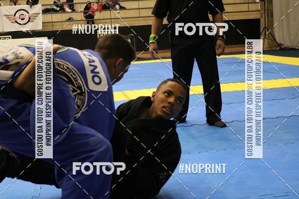 Buy your photos of the eventfight friends on Fotop