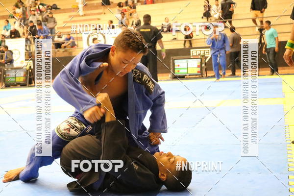 Buy your photos of the eventfight friends on Fotop