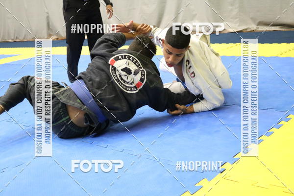 Buy your photos of the eventfight friends on Fotop