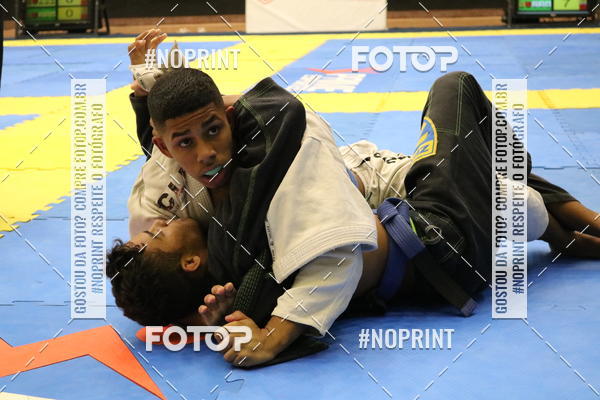 Buy your photos of the eventfight friends on Fotop