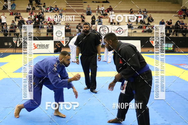 Buy your photos of the eventfight friends on Fotop