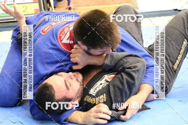 Buy your photos of the eventfight friends on Fotop