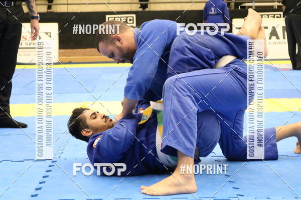 Buy your photos of the eventfight friends on Fotop