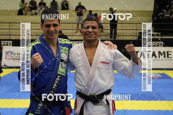 Buy your photos of the eventfight friends on Fotop