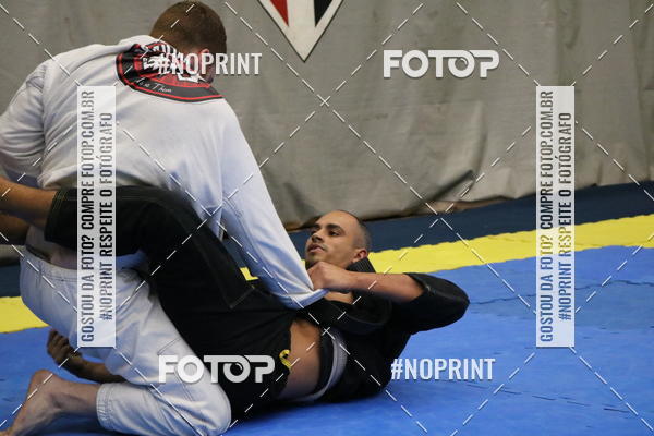 Buy your photos of the eventfight friends on Fotop