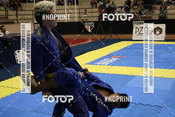 Buy your photos of the eventfight friends on Fotop