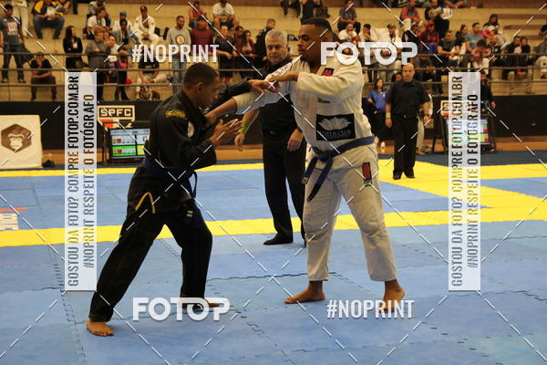 Acquista le foto dell'eventofight friends in Fotop