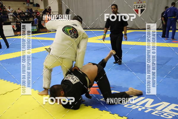 Acquista le foto dell'eventofight friends in Fotop