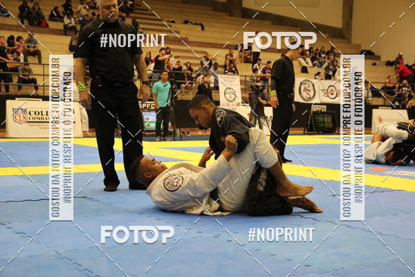 Acquista le foto dell'eventofight friends in Fotop