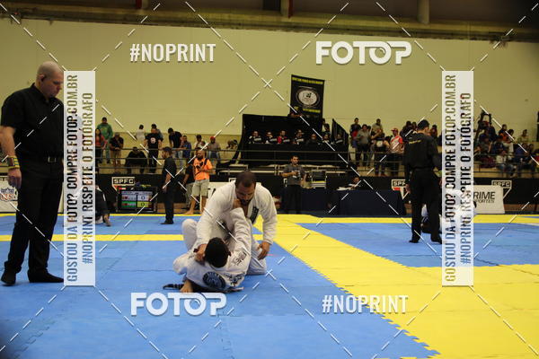 Acquista le foto dell'eventofight friends in Fotop