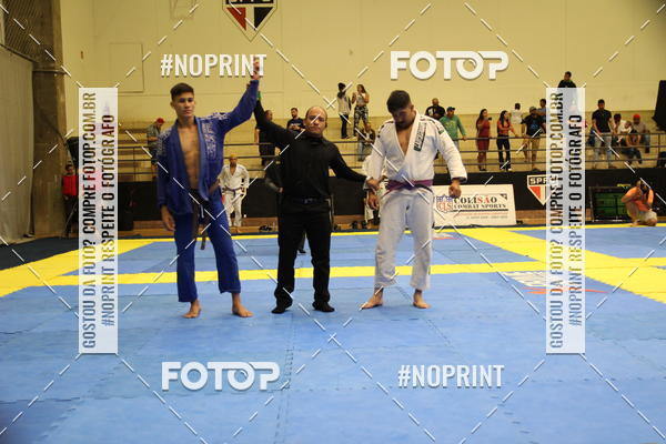 Acquista le foto dell'eventofight friends in Fotop