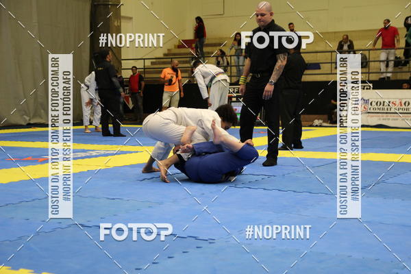 Acquista le foto dell'eventofight friends in Fotop