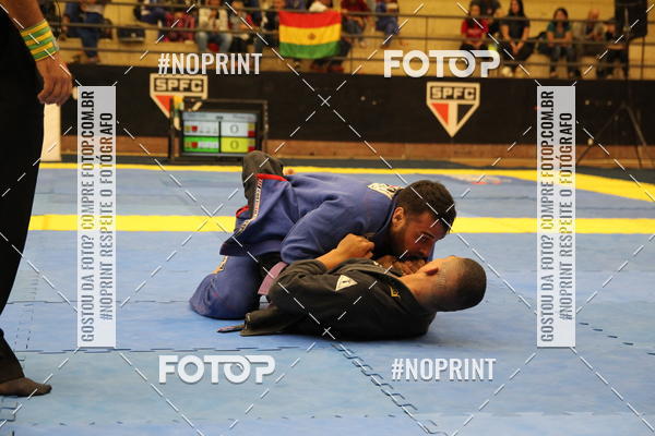 Acquista le foto dell'eventofight friends in Fotop