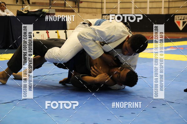 Buy your photos of the eventfight friends on Fotop