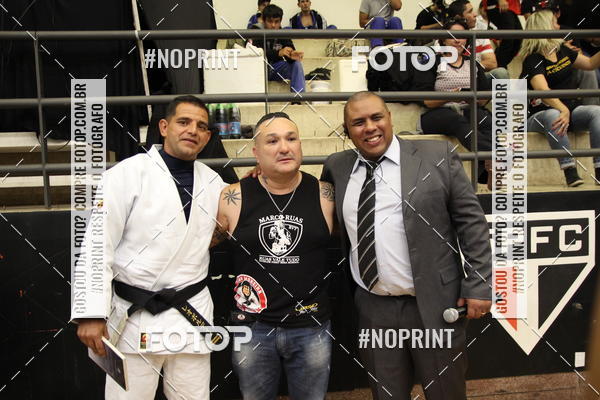 Buy your photos of the eventfight friends on Fotop