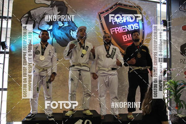 Buy your photos of the eventfight friends on Fotop