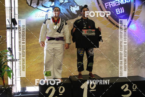 Buy your photos of the eventfight friends on Fotop