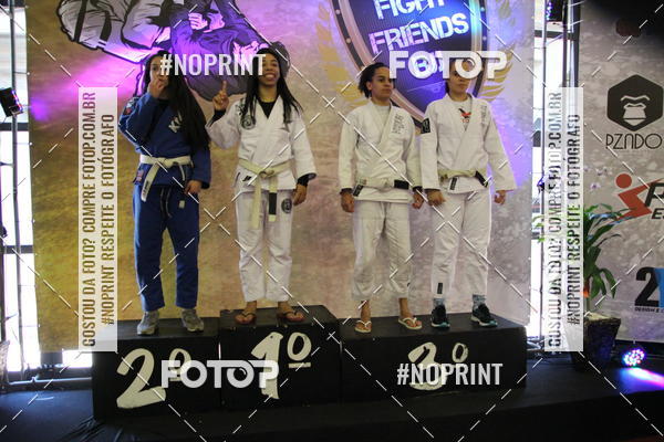 Buy your photos of the eventfight friends on Fotop