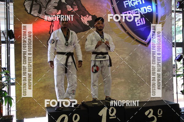 Buy your photos of the eventfight friends on Fotop