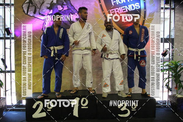 Buy your photos of the eventfight friends on Fotop