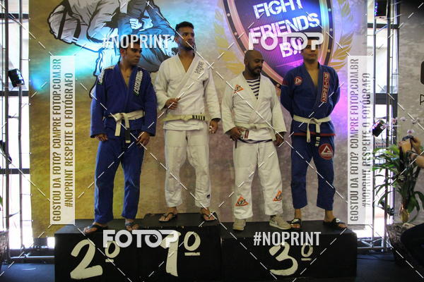 Buy your photos of the eventfight friends on Fotop