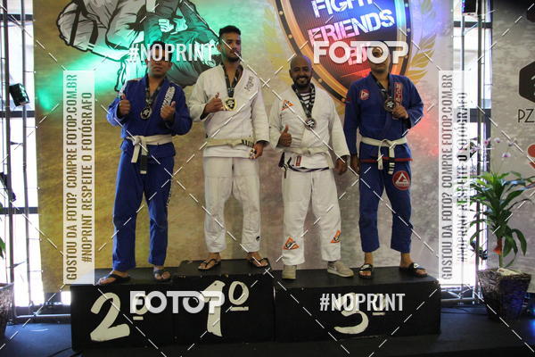 Buy your photos of the eventfight friends on Fotop