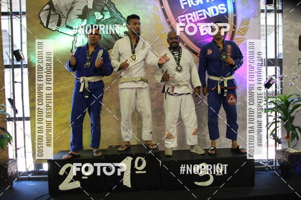 Buy your photos of the eventfight friends on Fotop