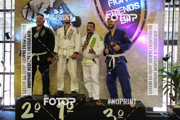 Buy your photos of the eventfight friends on Fotop