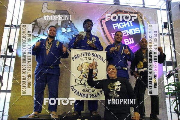 Buy your photos of the eventfight friends on Fotop