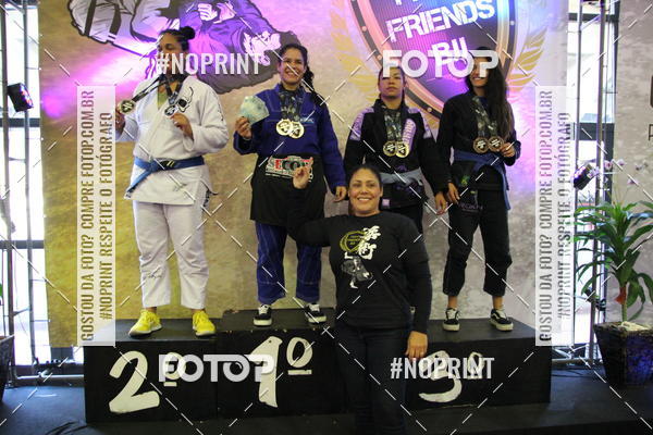 Buy your photos of the eventfight friends on Fotop