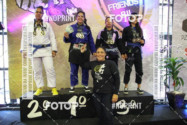 Buy your photos of the eventfight friends on Fotop