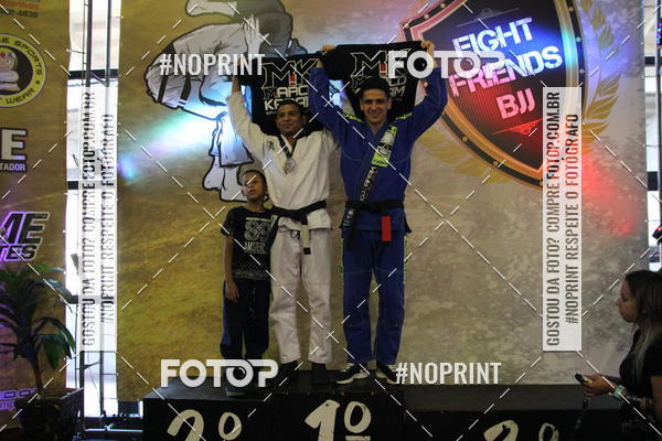 Buy your photos of the eventfight friends on Fotop