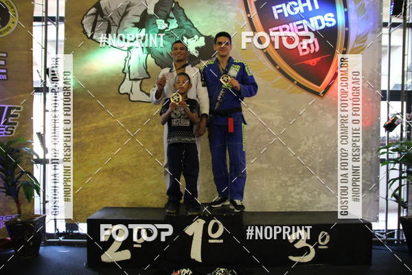 Buy your photos of the eventfight friends on Fotop