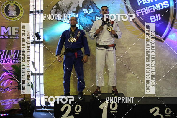 Buy your photos of the eventfight friends on Fotop