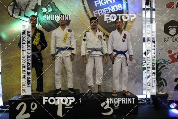 Buy your photos of the eventfight friends on Fotop