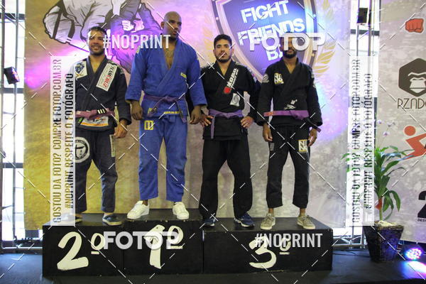 Buy your photos of the eventfight friends on Fotop