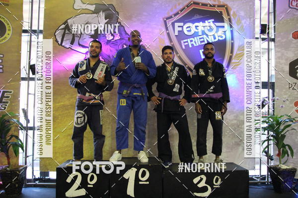 Buy your photos of the eventfight friends on Fotop