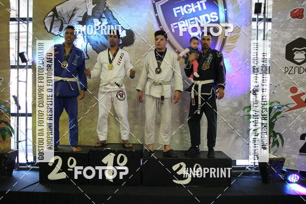 Buy your photos of the eventfight friends on Fotop