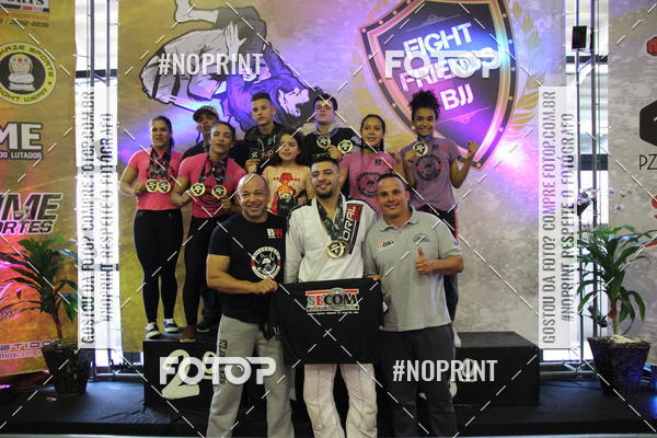 Buy your photos of the eventfight friends on Fotop