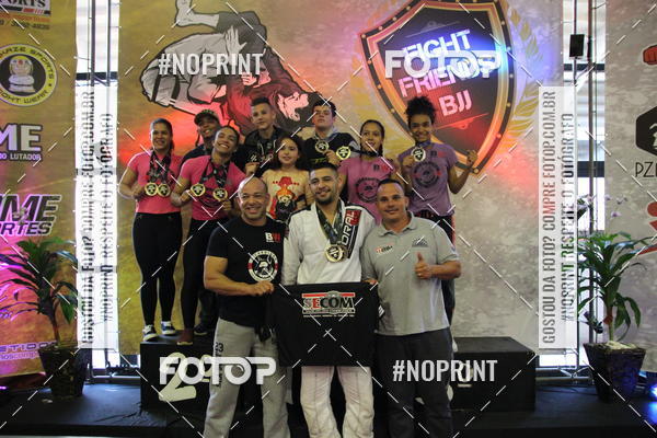 Buy your photos of the eventfight friends on Fotop