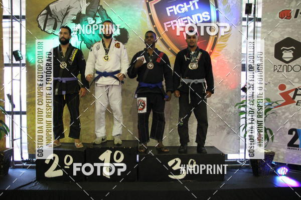 Buy your photos of the eventfight friends on Fotop